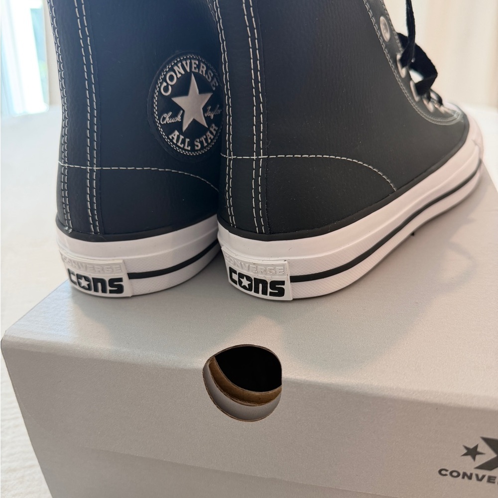Converse Chuck Taylor (Leather) - NWT - Picture 4 of 4